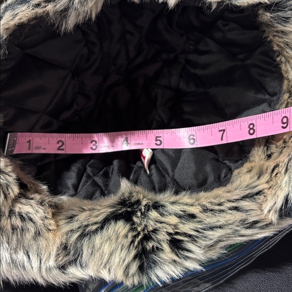 Levis Earflap faux fur hat,adjustable strap,quilt lined,warm winter protection - Picture 11 of 11